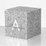 Name und Anfangsbuchstabe des Silver Sparkle Glitz Geschenkschachtel<br><div class="desc">Silver Sparkle Glitzer Elegante Monogram Geschenkboxen. Diese Geschenkboxen kann so angepasst werden,  dass sie Ihren Anfangs- und Vornamen enthält und ein großartiges Gastgeschenk für einen Junggeselinnen-Abschied oder eine Geburtstagsparty darstellt.</div>
