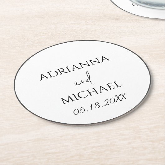 Name und Datum des Hochzeitskopfes weiß Runder Pappuntersetzer (Angewinkelt)