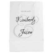 Name und Datum des Skripts, Schwarz & Grau Mittlere Geschenktüte (Rückseite)