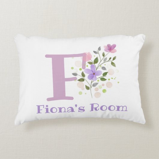Name und Initial für ein Blumendesign. Hübsch Dekokissen (Vorderseite)