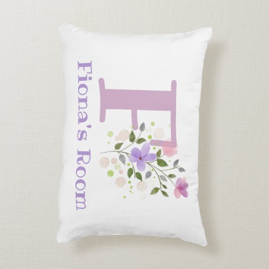 Name und Initial für ein Blumendesign. Hübsch Dekokissen (Rückseite(Vertikal))