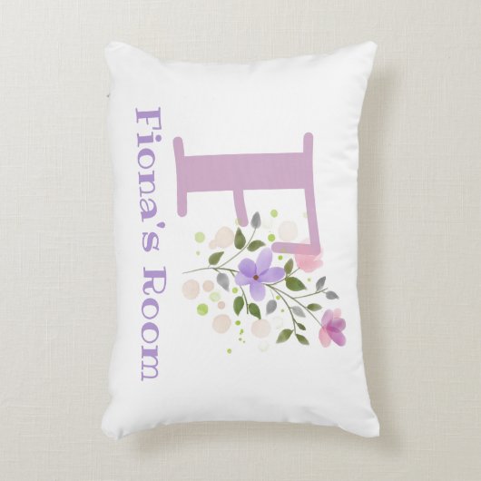 Name und Initial für ein Blumendesign. Hübsch Dekokissen (Vorderseite(Vertikal))