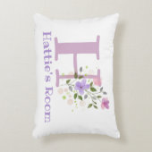 Name und Initial für ein Blumendesign. Hübsch Dekokissen (Vorderseite(Vertikal))