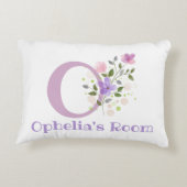 Name und Initial für ein Blumendesign. Hübsch Dekokissen (Rückseite)