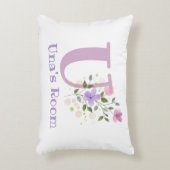 Name und Initial für ein Blumendesign. Hübsch Dekokissen (Vorderseite(Vertikal))