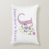 Name und Initial für ein Blumendesign. Hübsch Dekokissen (Vorderseite(Vertikal))
