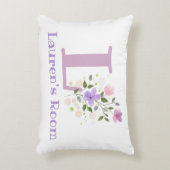Name und Initial für ein Blumendesign. Hübsch Dekokissen (Vorderseite(Vertikal))