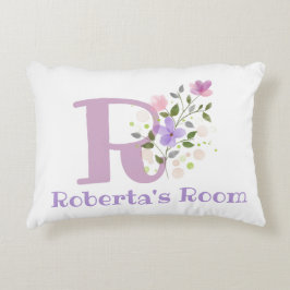 Name und Initial für ein Blumendesign. Hübsch Dekokissen