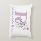 Name und Initial für ein Blumendesign. Hübsch Dekokissen (Rückseite(Vertikal))