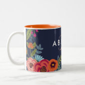 Name und Monogramm der Blume von Navy Boho Zweifarbige Tasse (Links)