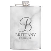 Name und Monogramm der personalisierten Bridesmaid Flachmann (Vorderseite)