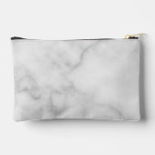 Name und Monogramm der personalisierten Bridesmaid Zubehörtasche (Rückseite)