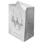 Name und Monogramm der personalisierten Trauzeuge Mittlere Geschenktüte (Vorderseite Schrägansicht)