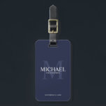 Name und Monogramm der Personalisierten Trauzeugen Gepäckanhänger<br><div class="desc">Fügen Sie Ihrer Hochzeit eine persönliche Touch mit personalisierten Trauzeugen Gepäckanhänger hinzu. Dieses Gepäckanhänger zeigt den Namen des personalisierten Trauzeugen mit Titel und Hochzeitstermin in Weiß und Monogramm in hellblau als Hintergrund,  im klassischen Serif Schriftart Stil,  auf marineblau Hintergrund. Auch perfekt für Trauzeuge,  Brautvater,  Ringträger und mehr.</div>