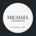 Name und Monogramm des modernen Personalisierten T Magnet<br><div class="desc">Moderne Geschenke für Personalisierten Trauzeuge mit dem Namen,  dem Titel und dem Hochzeitsdatum des personalisierten Trauzeugen in schwarzem klassischem Serif-Schriftart auf weißem Hintergrund. Auch perfekt für Trauzeuge,  Vater der Braut und mehr.</div>