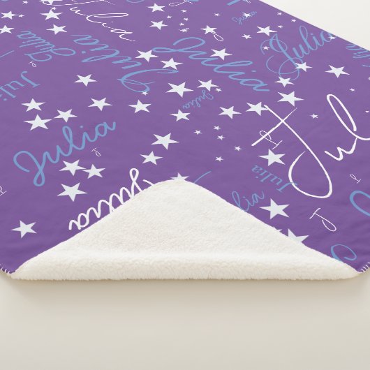 Name und Sternchen auf Lila Sherpadecke (3/4)