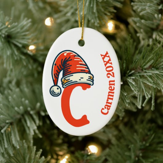 Name und Weihnachtsmannmütze des personalisierten Keramik Ornament (Baum)
