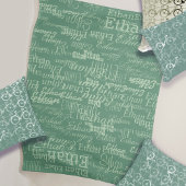 Name wiederholt auf überdrucktem Dusty Green Fleecedecke