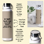 Name, Worlds Best Baseball Coach - Legends Trinkflasche<br><div class="desc">Fügen Sie den Namen hinzu - Sie können den ganzen Text ändern - Sport ändern,  Vorname verwenden,  Make it for a coach or manager or any else!</div>