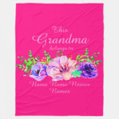 Namen hinzufügen oder bearbeiten - Dieses Oma gehö Fleecedecke (Vorderseite)