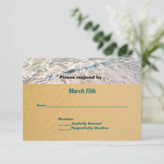 Namen im Herzen am Strand Hochzeit UAWG RSVP Karte (Stehend Vorderseite)