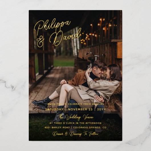 Namen in Gold Foil Script Foto Hochzeit Folieneinladung (Vorderseite)