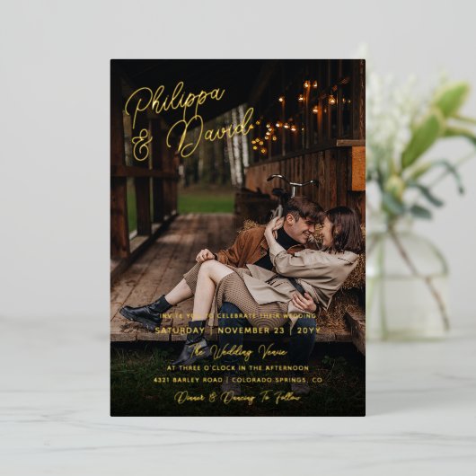 Namen in Gold Foil Script Foto Hochzeit Folieneinladung (Stehend vorne)