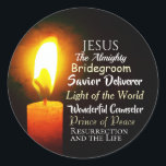 Namen von Jesus-Weihnachten, Prinz des Friedens, Runder Aufkleber<br><div class="desc">Schöner kundenspezifischer Weihnachtsaufkleber kennzeichnet eine beleuchtete Kerze und kennzeichnet Namen von Jesus in der Bibel: Guter Schäfer,  Bräutigam,  Retter,  Befreier,  Licht der Welt,  wunderbarer Ratgeber,  Prinz des Friedens.</div>