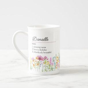 Namensdefinition mit zarter Wildblumen-Randgestalt Porzellantasse
