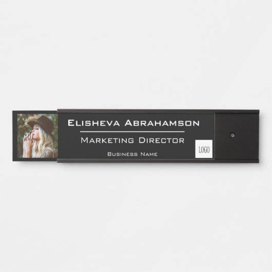 Namensschild für Bürogebäude - Schwarzes Foto (Vorderseite )