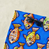 Namenstext hinzufügen, Abstrakter Goldfisch in bla Strandtuch (Beispiel)