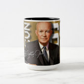 NAMENSVETTER DER TASSEN-CVN-69 USS DWIGHT D. ZWEIFARBIGE TASSE (Mittel)