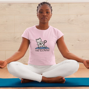 NaMEOWste Katze In einer Yoga-vermittelnden Pose T-Shirt