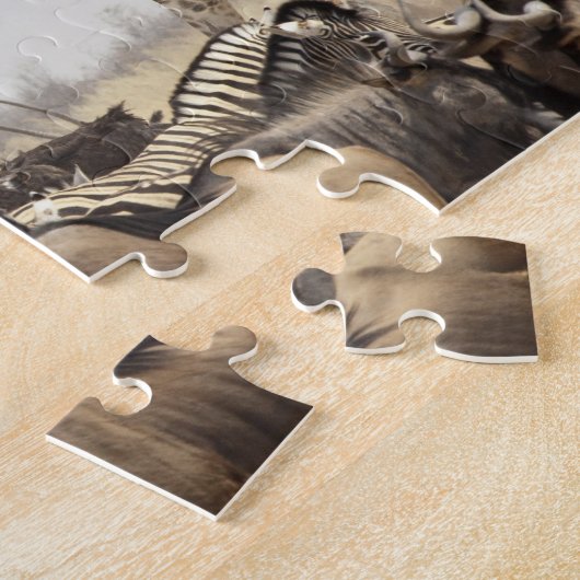 Namibia, Etosha National Park. Eine einsame Giraff Puzzle (Seite)