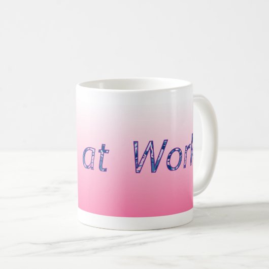 Nana am Arbeitsplatz Kaffeetasse (VorderseiteRechts)