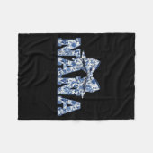 Nana- Blue White Chinoiserie Floral - Grandma Fleecedecke (Vorderseite (Horizontal))