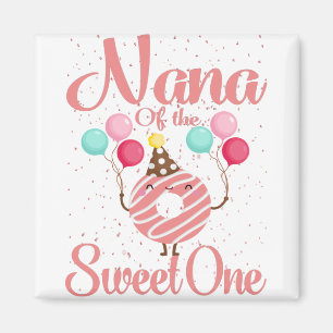 Nana der süßen Familie, die zum 1. Geburtstag pa Magnet
