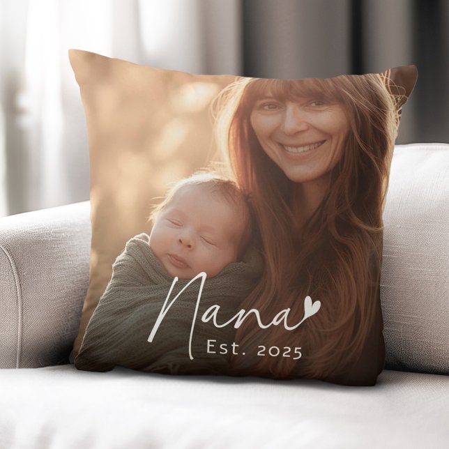 Nana Est Jahr handgeschriebene Schrift mit Herz-Fo Kissen (Nana Est year handwritten script with heart photo Throw Pillow)
