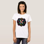 Nana Florales Blumenname Initiale T-Shirt (Vorne ganz)