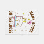 Nana Goose On The Loose Funny Birthday Matching Fa Fleecedecke (Vorderseite (Horizontal))