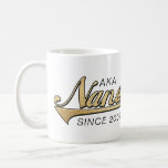 Nana Großmutter Tasse "AKA Nana Seit.."<br><div class="desc">Nana Großmutter Tasse "AKA Nana Seit.." Personalisieren Sie es, indem Sie "AKA Nana Seit 2009" und "Wir haben Sie so sehr Liebe, Steven, Sarah, Karen, Robbie und Shana." Dann wählen Sie Ihren bevorzugten Schriftart Stil, Größe, Farbe und Wortlaut, um Ihre Tasse zu personalisieren! Schaffen Sie ein einfaches Geschenk, indem Sie...</div>