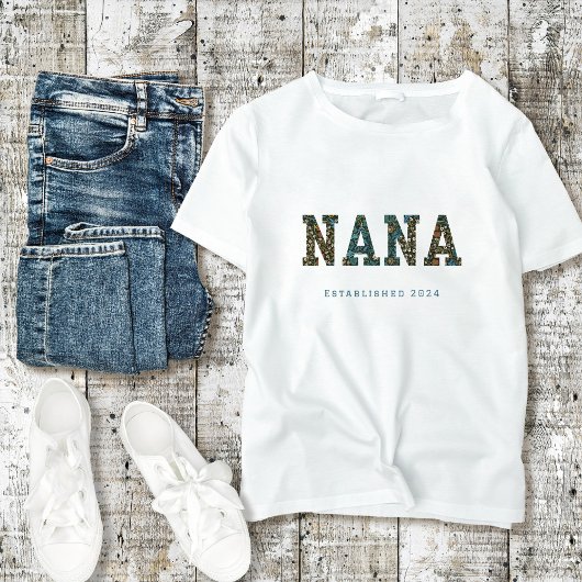 Nana - Jahr für Jahr - trendige Blumen Tri-Blend Shirt