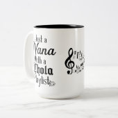 Nana mit ihrer chola playlist Tasse (Vorderseite Links)