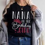 Nana of the Birthday Girl Squad Custom Matching T-Shirt<br><div class="desc">Sie suchen eine einzigartige Möglichkeit, Ihre Unterstützung für die Geburtstagsparty Ihrer Familie zu zeigen? Schauen Sie sich nur unsere Nana des Geburtstagskamerad-Shirts der Geburtstagskarte an! Unsere personalisierten passenden Shirts sind perfekt, um mit jedem in Ihrem Leben zu feiern. Egal, ob Sie ein kleines Treffen werfen oder einen großen Bash veranstalten,...</div>