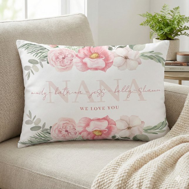 Nana Personalisiert Floral Lumbar Kissen (Let your Nana know how special she is with this personalized throw pillow! )