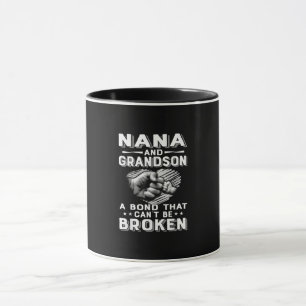 Nana und Grandson eine Anleihe, die nicht zerbroch Tasse
