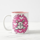 Nana's Little Snuggle Bunny Zweifarbige Tasse (Links)