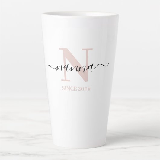 Nanna Elegant Script Monogram Blush Pink Milchtasse (Vorderseite)