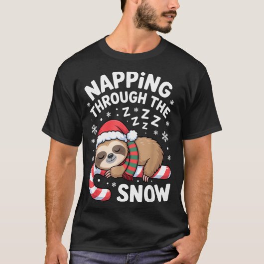 Napng Through The Snow Funny Sloth Candy Cane Xmas T-Shirt (Vorderseite)