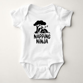 Napping Ninja Niedliche Schlaflosigkeit Ninja Art  Baby Strampler